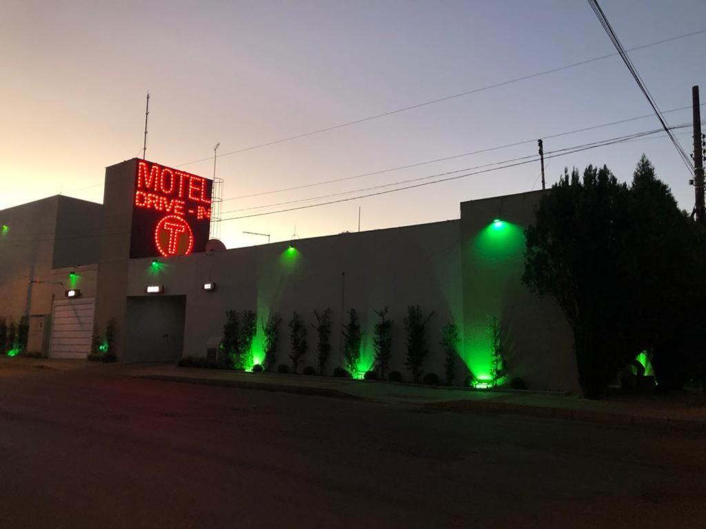 Motel Drive In T - Prolongamento Da Avenida Getulio Vargas Facil Acesso Ao Shopping Patio Chapecó Kültér fotó